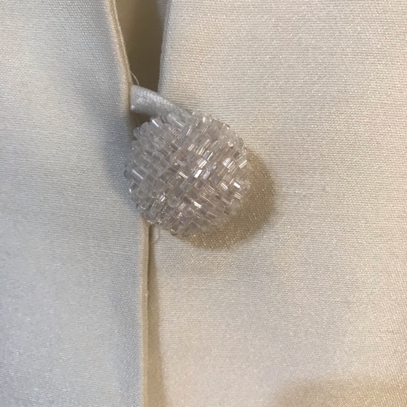 Suit - Picture 5 of 10